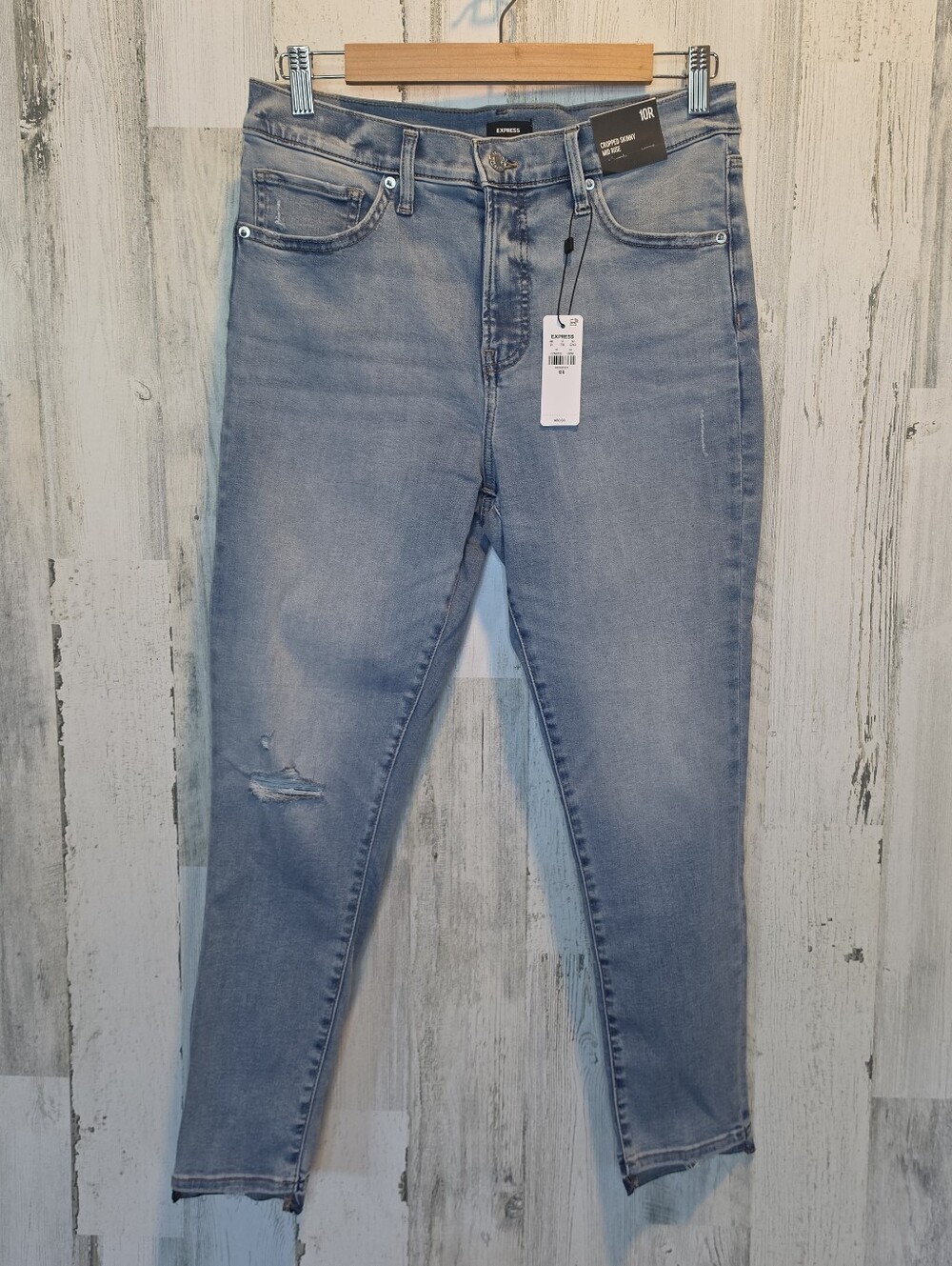 Express Women’s 10R Cropped Skinny Mid Rise Jeans Light Wash Distressed NWT